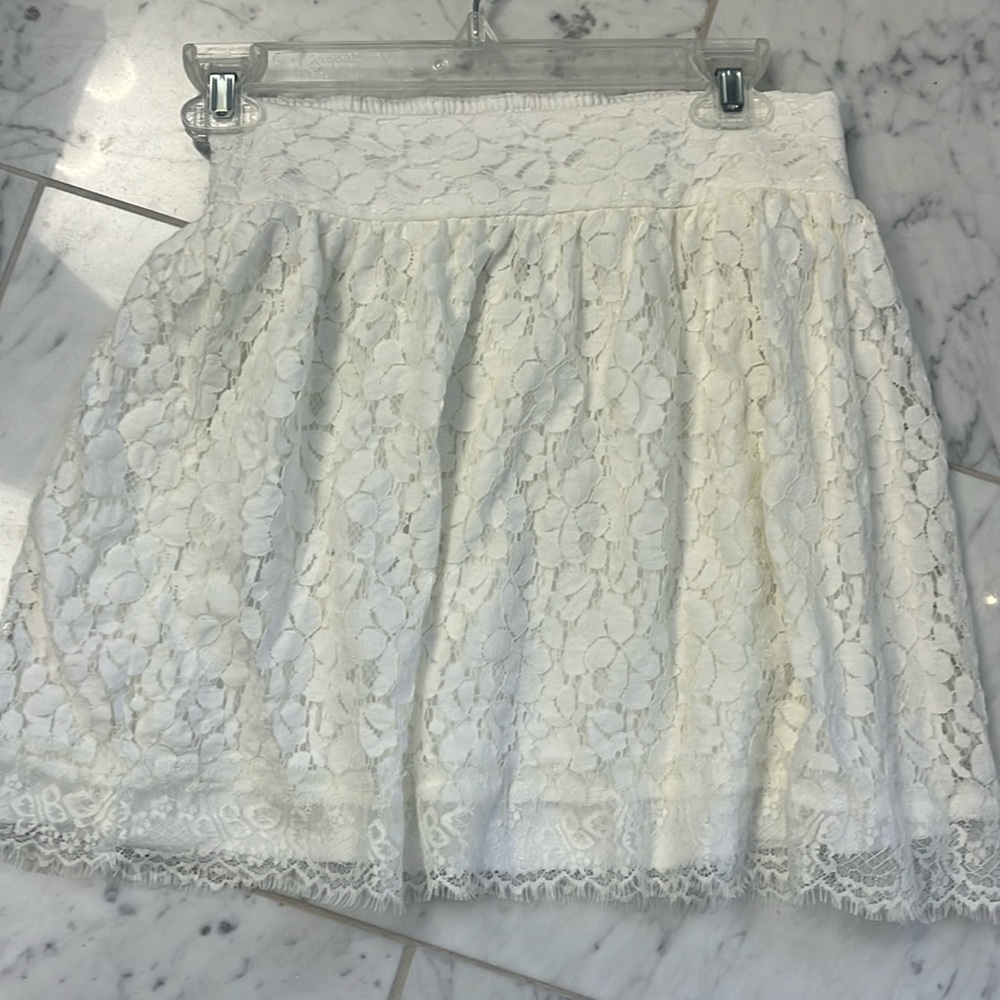 Lace 15 inch lined skirt. Elastic back band.